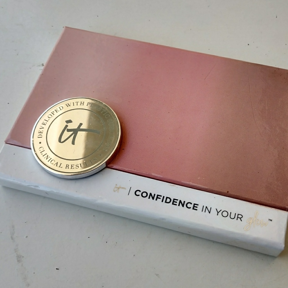 IT Cosmetics Confidence In Your Glow